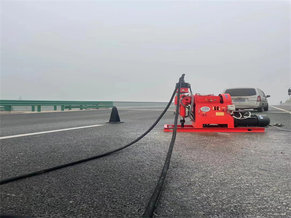 万宁马路路基路面开裂下沉注浆加固灌浆